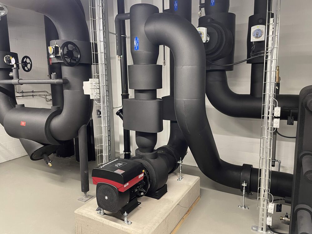 Kühlsystem: sauber gedämmte Installationen. (Foto: Peter Warthmann)